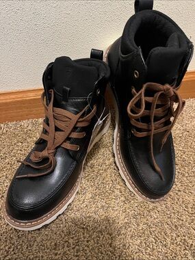Deer Stags Black Boots with Brown Laces